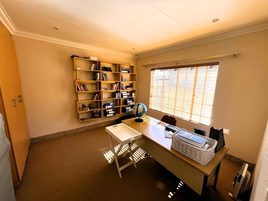 3 Bedroom Property for Sale in Flamwood North West